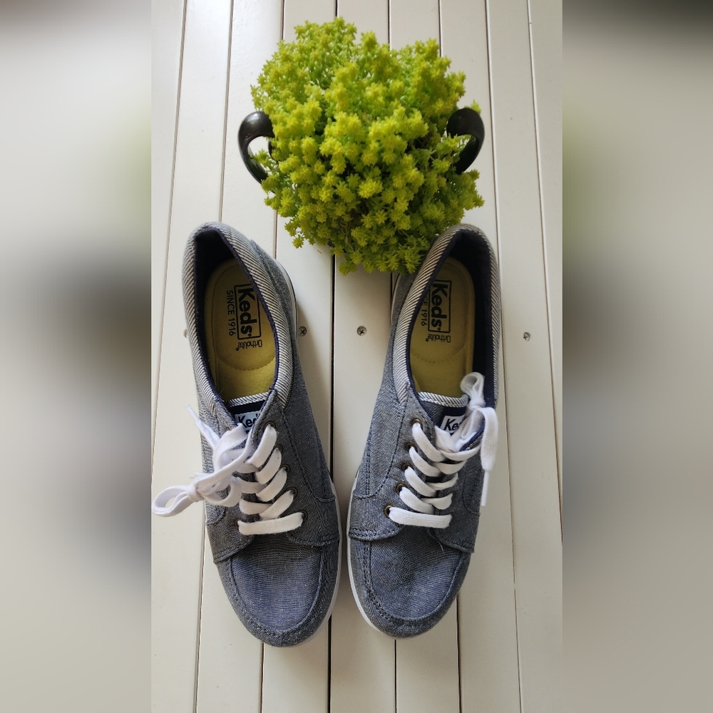 keds women's, blue seersucker canvas tennis shoes. Size7.5